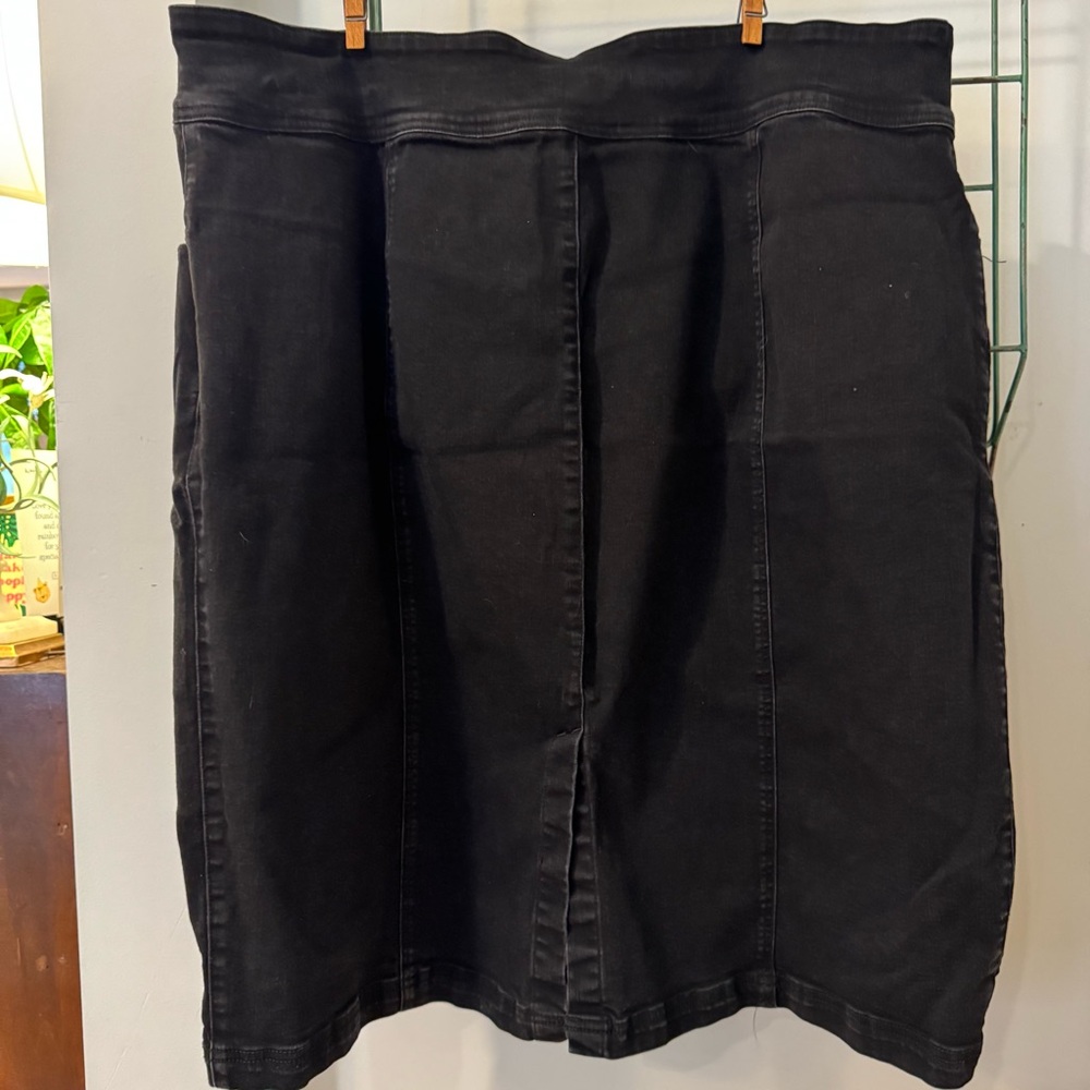 Universal Standard Plus Size “L” Black Knee Length Denim Skirt 22/24 - Picture 4 of 8